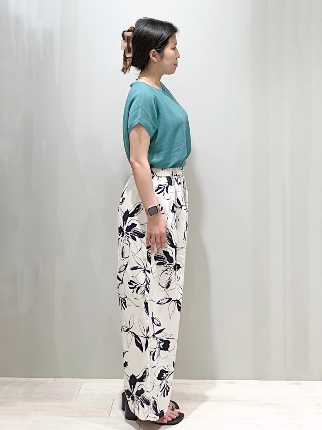 Iguさんの「THE SHOP TK｜【6色展開】さらさらフレンチニット【毛玉になりにくい/洗濯機OK】」を使ったコーディネート
