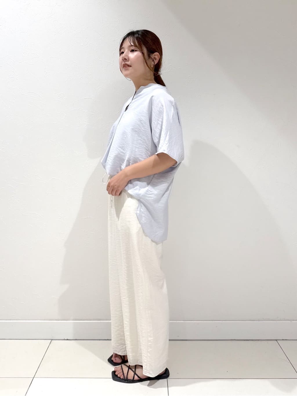 YUUKIさんの「INDIVI｜【洗える／UVケア／SETUP可能】ドロストワイドパンツ」を使ったコーディネート