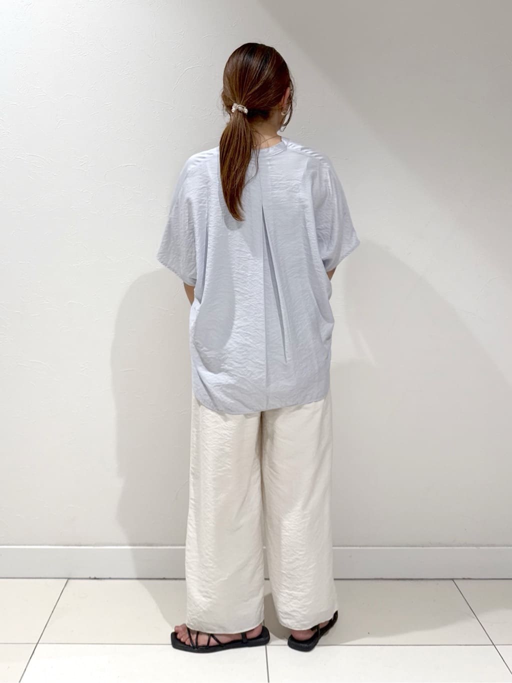 YUUKIさんの「INDIVI｜【洗える／UVケア／SETUP可能】ドロストワイドパンツ」を使ったコーディネート