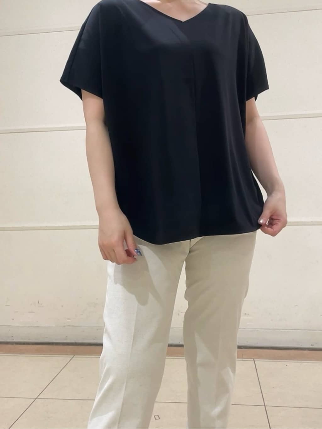 watanabeさんの「UNTITLED｜【接触冷感/洗える】Vネックコットンプルオーバー」を使ったコーディネート