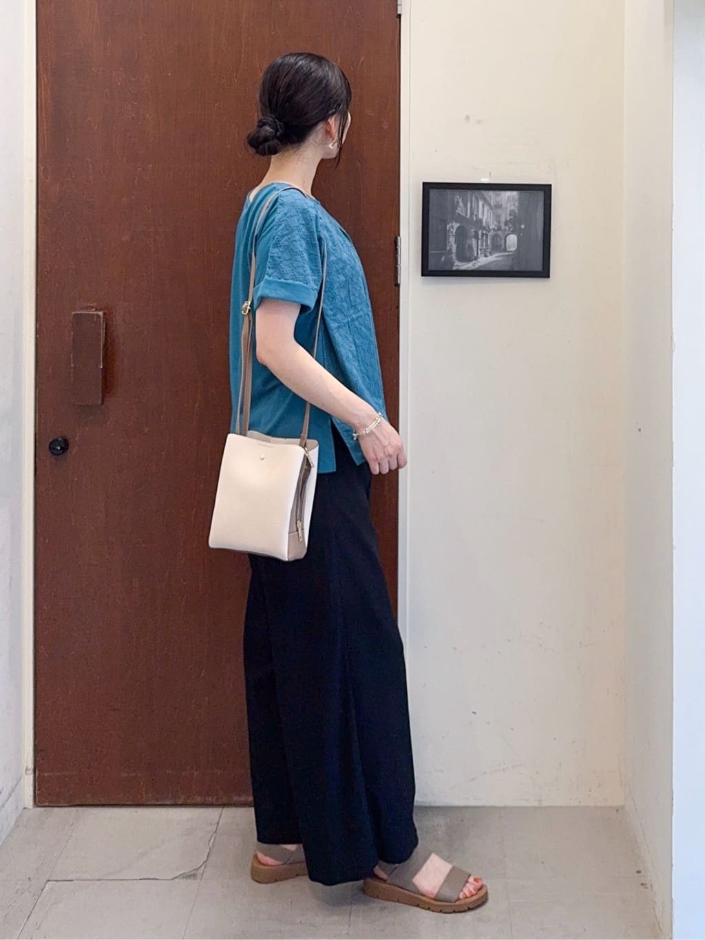 𝐇𝐢𝐫𝐨𝐦𝐢さんの「SHOO･LA･RUE｜インでもアウトでも 上品な甘さの 刺繍レース切替トップス」を使ったコーディネート