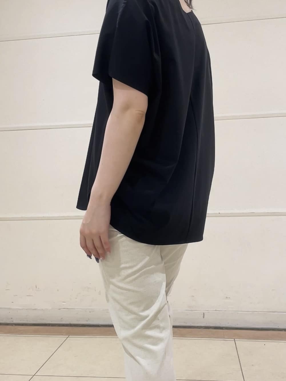 watanabeさんの「UNTITLED｜【接触冷感/洗える】Vネックコットンプルオーバー」を使ったコーディネート
