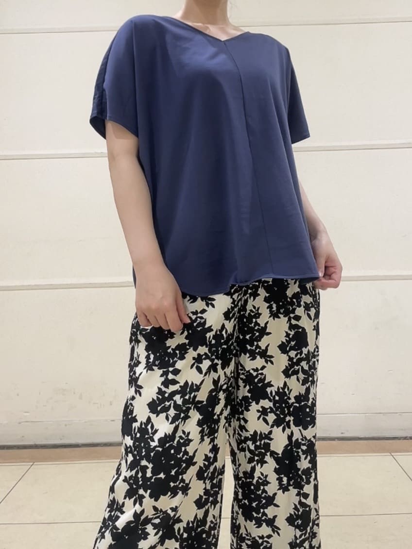watanabeさんの「UNTITLED｜【接触冷感/洗える】Vネックコットンプルオーバー」を使ったコーディネート