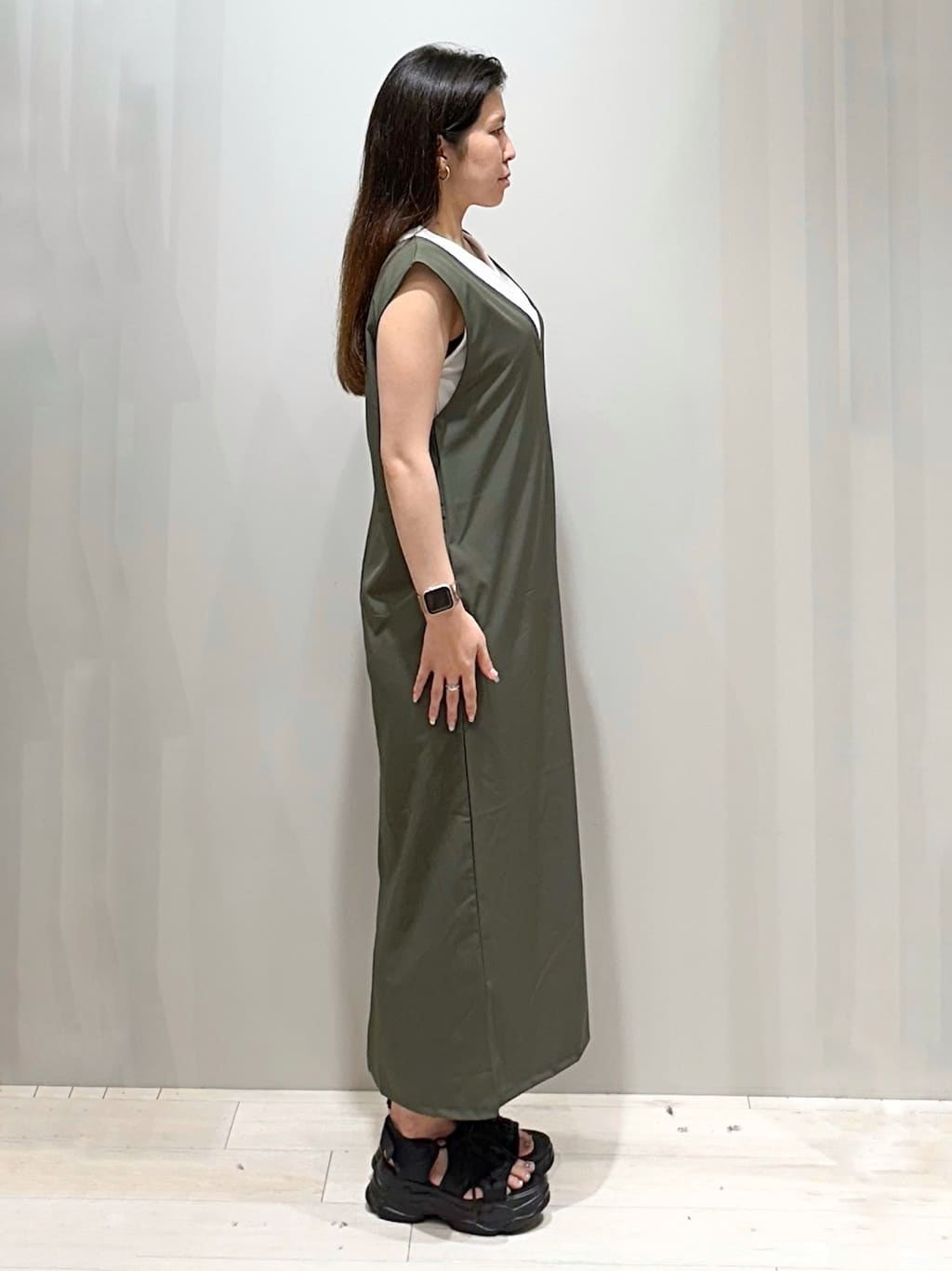 Iguさんの「THE SHOP TK｜【mizugiwa/ラッシュガード】Vネックジャンスカ/セットアップ可/接触冷感/UVケア/洗濯機O」を使ったコーディネート
