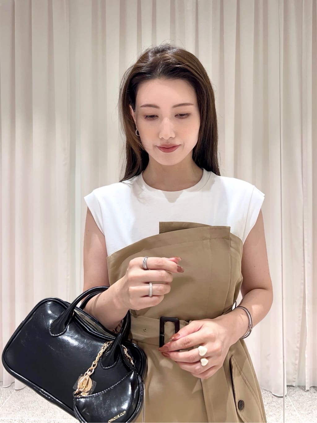 maiさんの「OPAQUE.CLIP｜トレンチ風ベアドッキングワンピース【洗濯機洗い可】」を使ったコーディネート