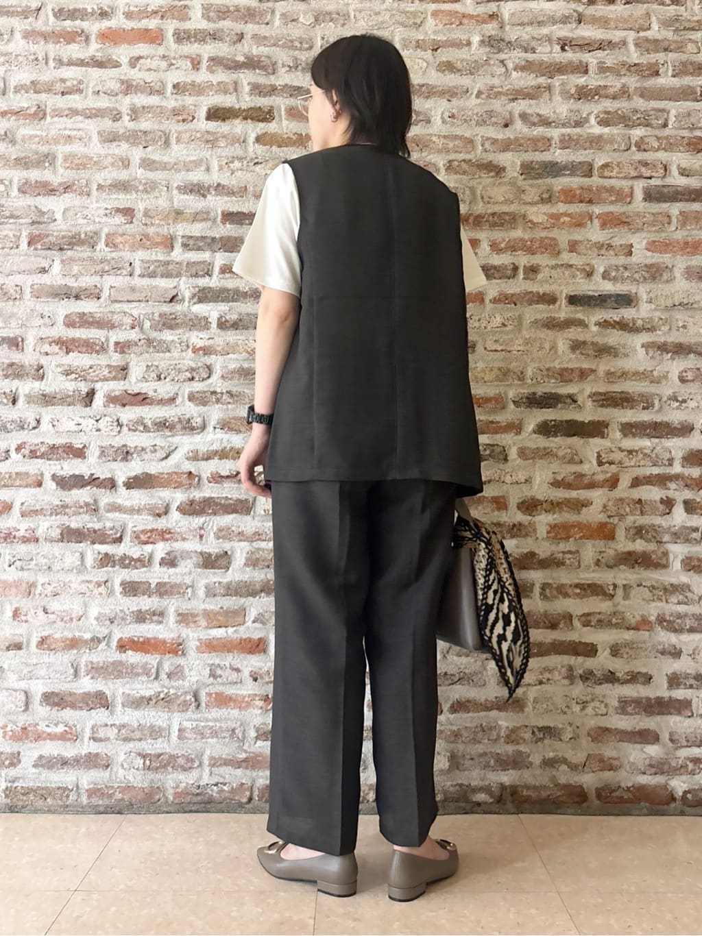しばさんの「THE SHOP TK｜【スッキリ決まる】パナマメッシュジレ/洗える/セットアップ可」を使ったコーディネート