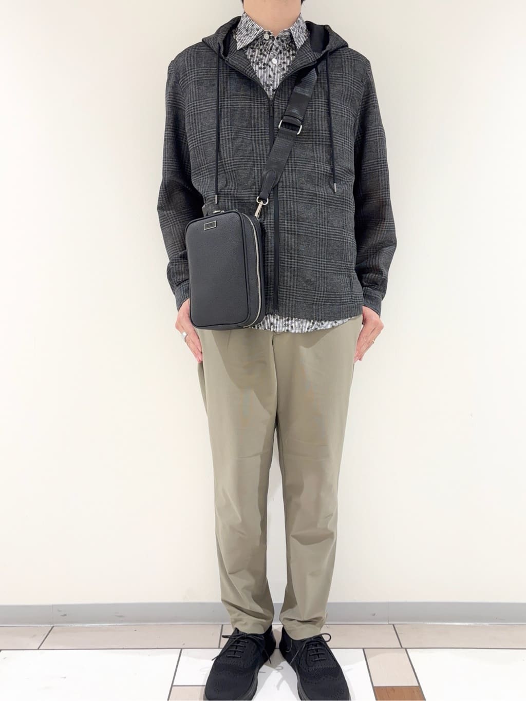 及川さんの「TAKEO KIKUCHI｜【COOL CITY WEAR】エアートール パンツ /接触冷感・通気性」を使ったコーディネート