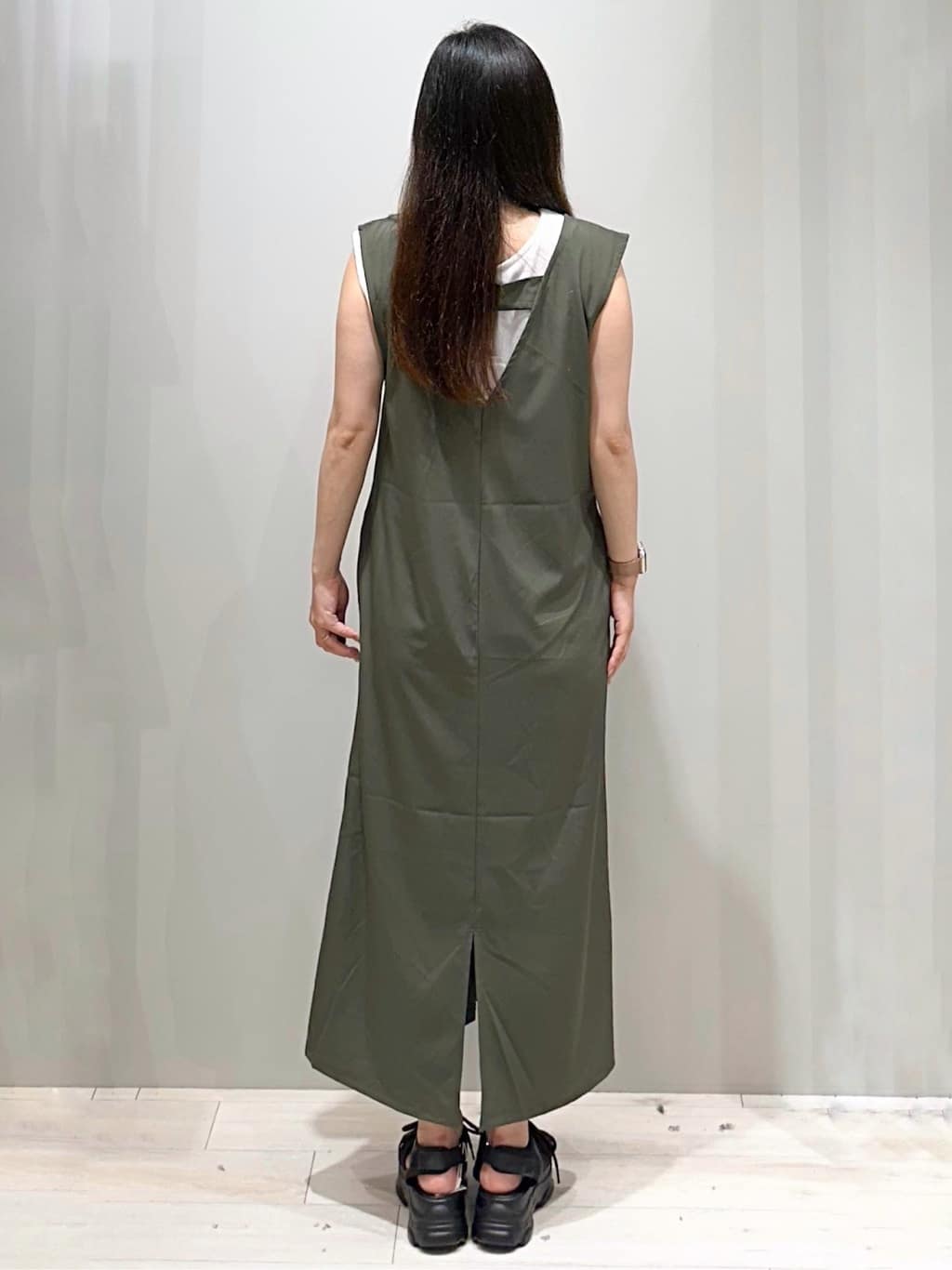 Iguさんの「THE SHOP TK｜【mizugiwa/ラッシュガード】Vネックジャンスカ/セットアップ可/接触冷感/UVケア/洗濯機O」を使ったコーディネート