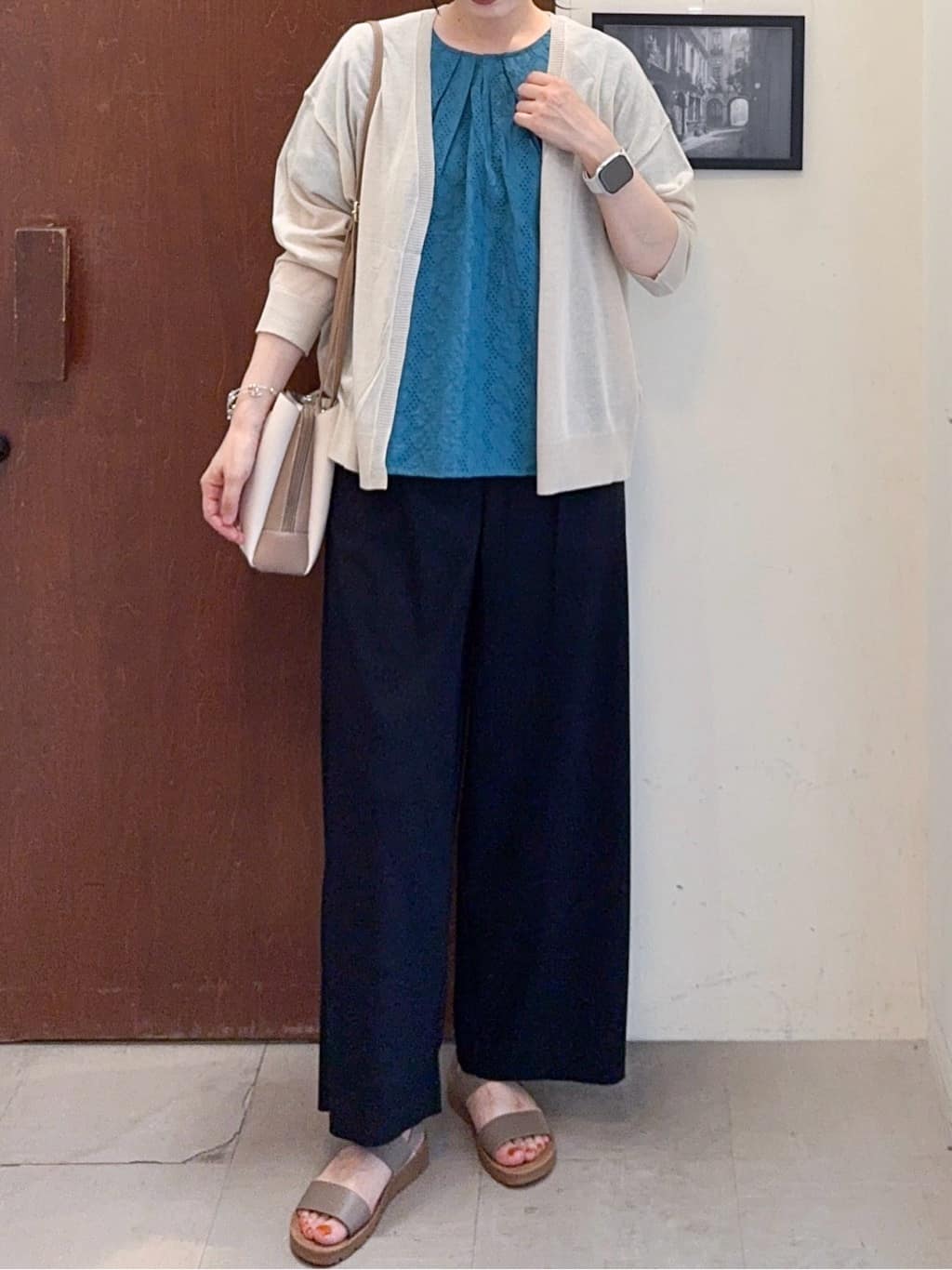 𝐇𝐢𝐫𝐨𝐦𝐢さんの「SHOO･LA･RUE｜インでもアウトでも 上品な甘さの 刺繍レース切替トップス」を使ったコーディネート