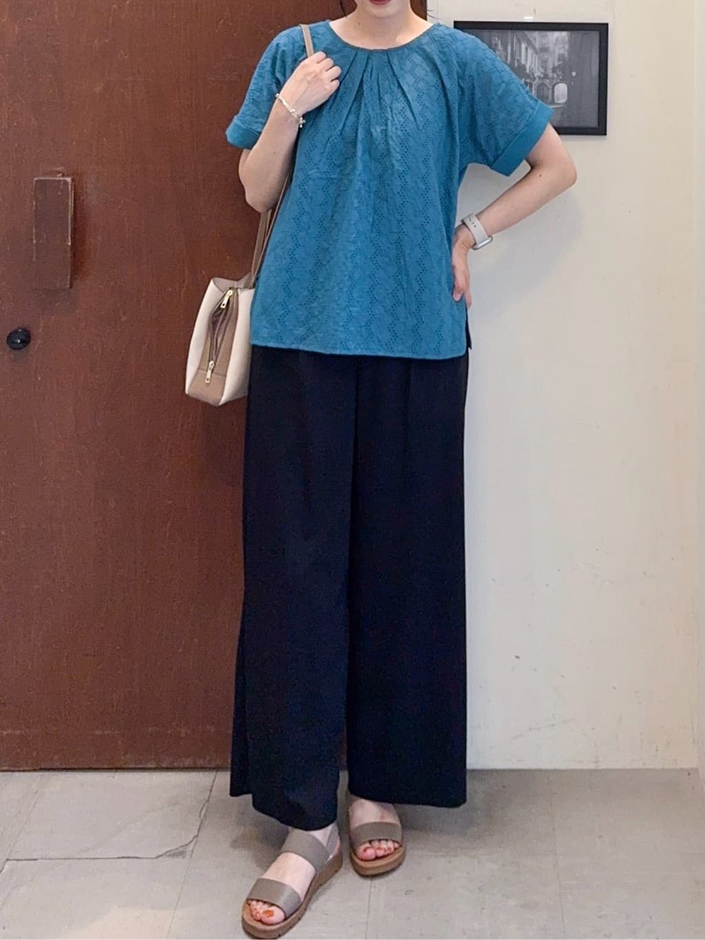 𝐇𝐢𝐫𝐨𝐦𝐢さんの「SHOO･LA･RUE｜インでもアウトでも 上品な甘さの 刺繍レース切替トップス」を使ったコーディネート