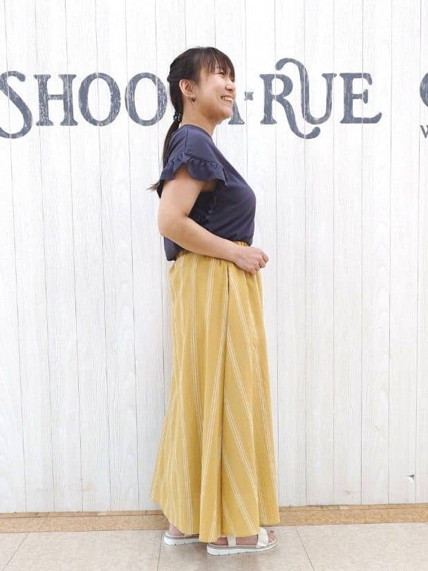 とろろさんの「SHOO･LA･RUE｜【S-LL/汗ジミ軽減/ひんやり/UVカット】フリルTシャツ」を使ったコーディネート