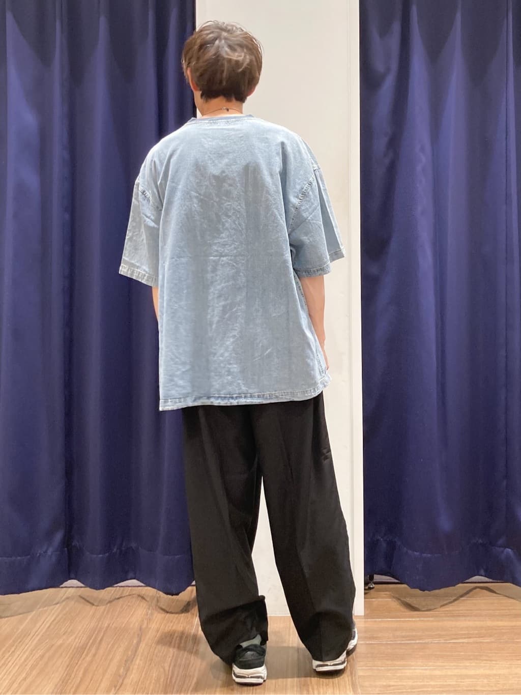 つーじーさんの「THE SHOP TK｜ライトデニム半袖Tシャツ【洗濯機OK】」を使ったコーディネート