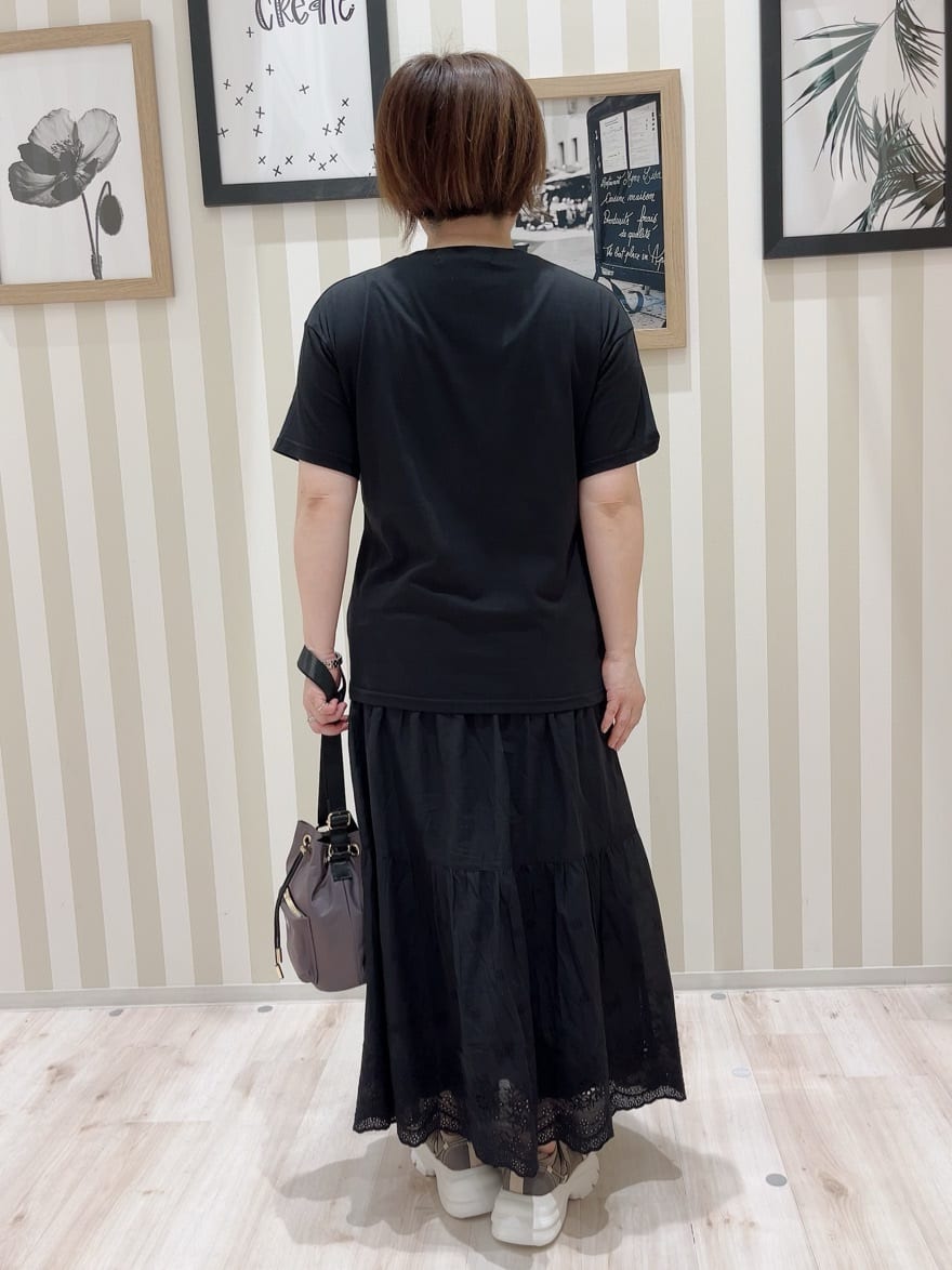 ma_miさんの「SHOO･LA･RUE｜【ひんやり/S-LL】サガラ刺繍ロゴTシャツ」を使ったコーディネート