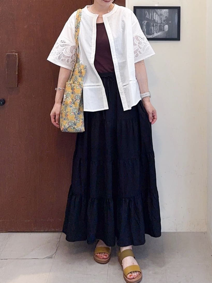 𝐇𝐢𝐫𝐨𝐦𝐢さんの「SHOO･LA･RUE｜【S-LL/6分袖】レースデザインで華やか見え お袖刺繍ブラウス」を使ったコーディネート