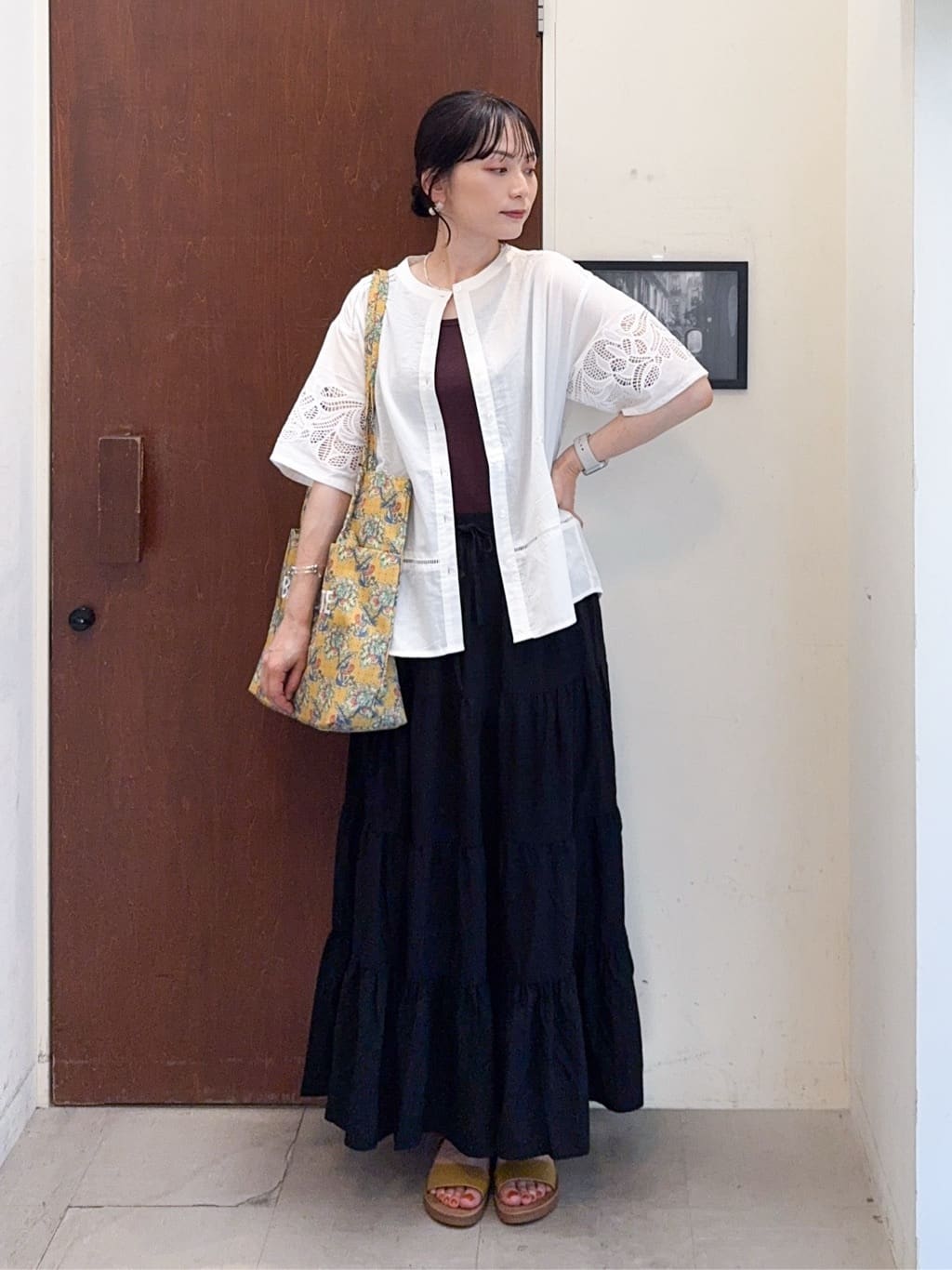 𝐇𝐢𝐫𝐨𝐦𝐢さんの「SHOO･LA･RUE｜【S-LL/6分袖】レースデザインで華やか見え お袖刺繍ブラウス」を使ったコーディネート