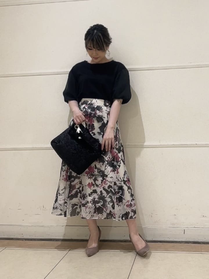 watanabeさんの「UNTITLED｜【シアー/後ろウエストゴム】ペイントフラワースカート」を使ったコーディネート