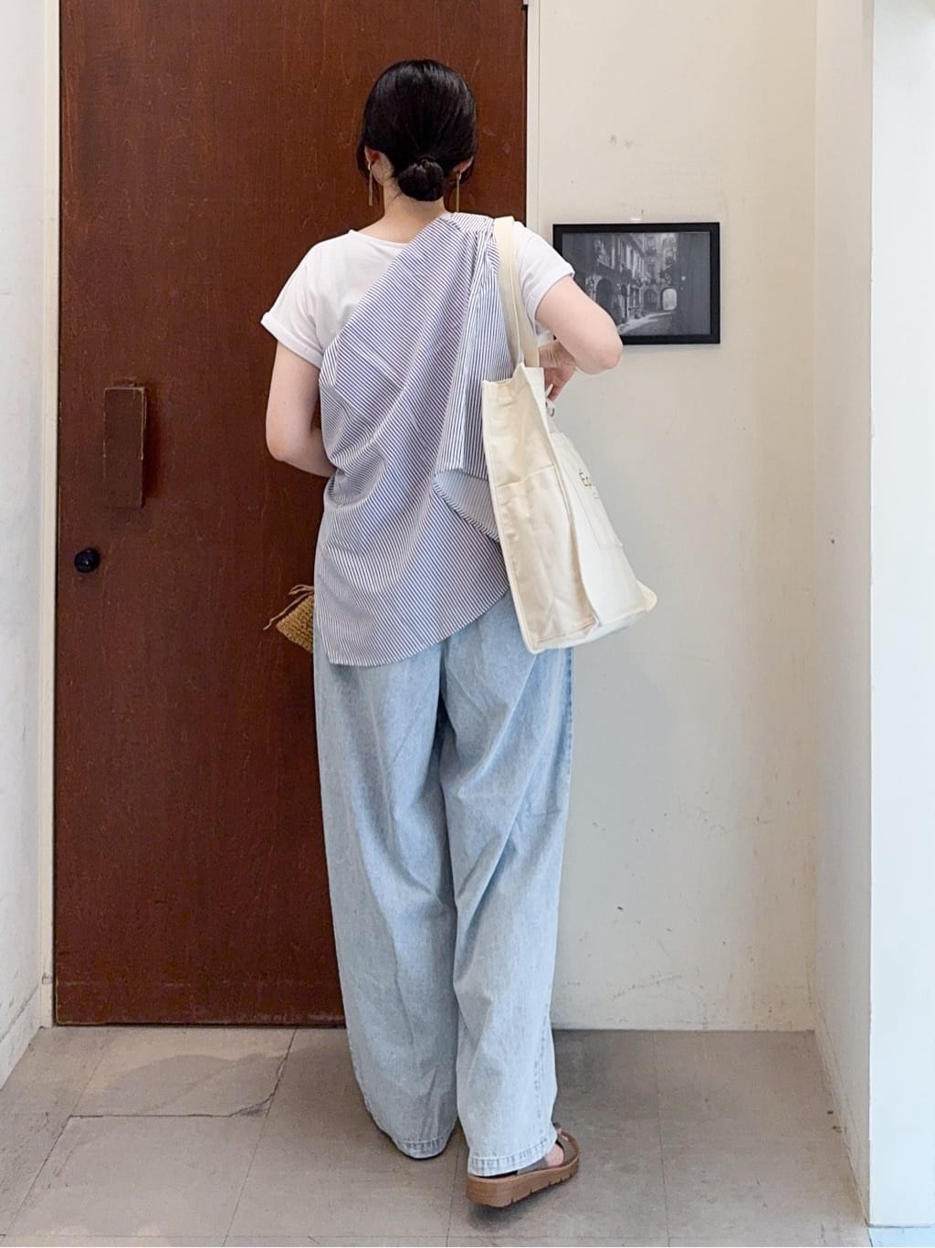 𝐇𝐢𝐫𝐨𝐦𝐢さんの「SHOO･LA･RUE｜暑い夏も軽やかに デニムイージーワイドパンツ」を使ったコーディネート