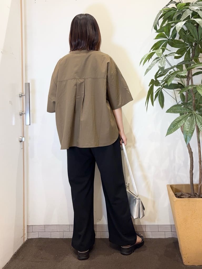 宗形さんの「SHOO･LA･RUE｜【S-LL/ストレッチ】脚のラインを拾いにくい スマートワイドパンツ」を使ったコーディネート