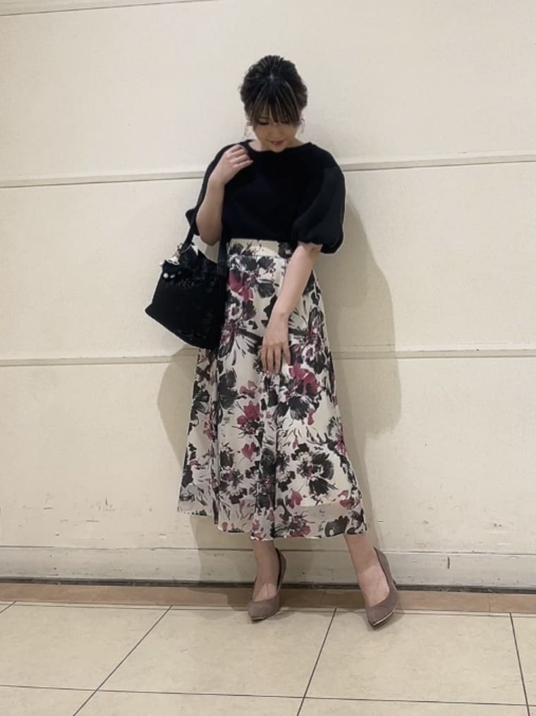 watanabeさんの「UNTITLED｜【シアー/後ろウエストゴム】ペイントフラワースカート」を使ったコーディネート