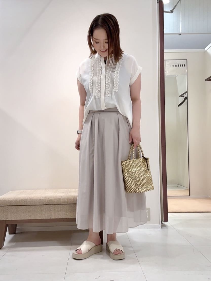 YUIさんの「UNTITLED｜【後ろウエストゴム/洗える】シアーフレアースカート」を使ったコーディネート