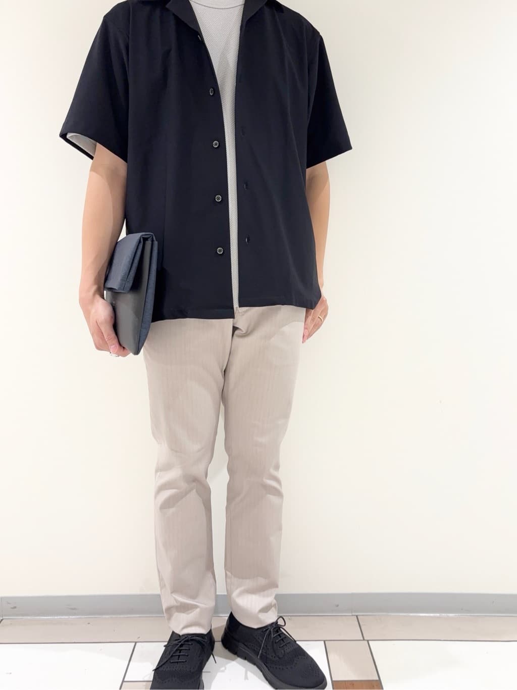及川さんの「TAKEO KIKUCHI｜【COOL CITY WEAR】エアートール オープンカラーシャツ /接触冷感・通気性」を使ったコーディネート