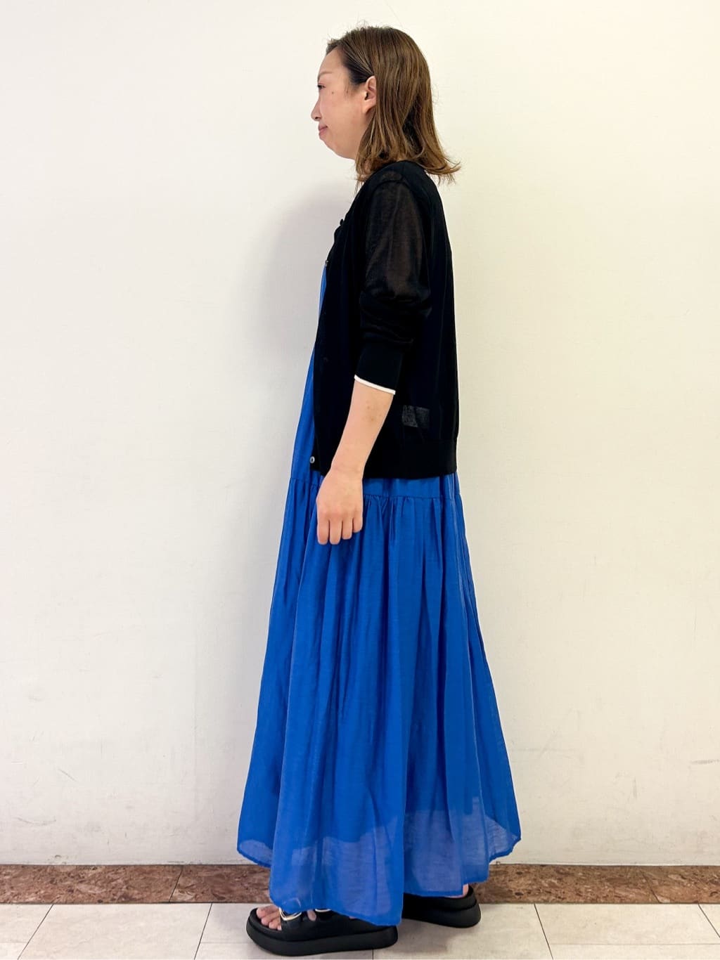 madokaさんの「OPAQUE.CLIP｜配色シアークルーニットカーディガン【洗濯機洗い可／抗ピル】」を使ったコーディネート