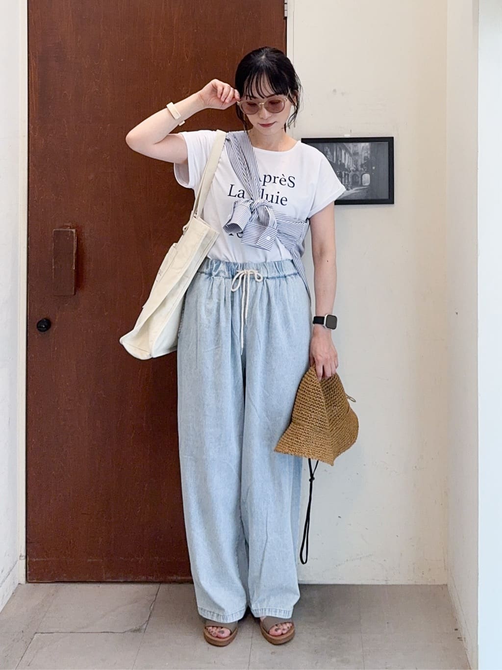 𝐇𝐢𝐫𝐨𝐦𝐢さんの「SHOO･LA･RUE｜暑い夏も軽やかに デニムイージーワイドパンツ」を使ったコーディネート