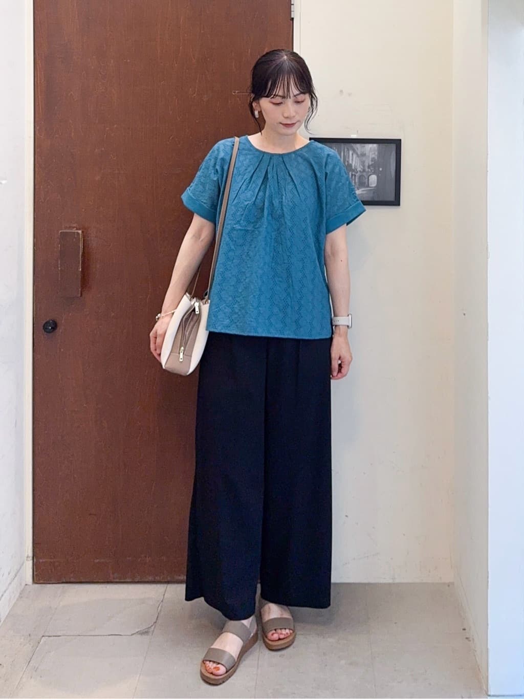 𝐇𝐢𝐫𝐨𝐦𝐢さんの「SHOO･LA･RUE｜インでもアウトでも 上品な甘さの 刺繍レース切替トップス」を使ったコーディネート