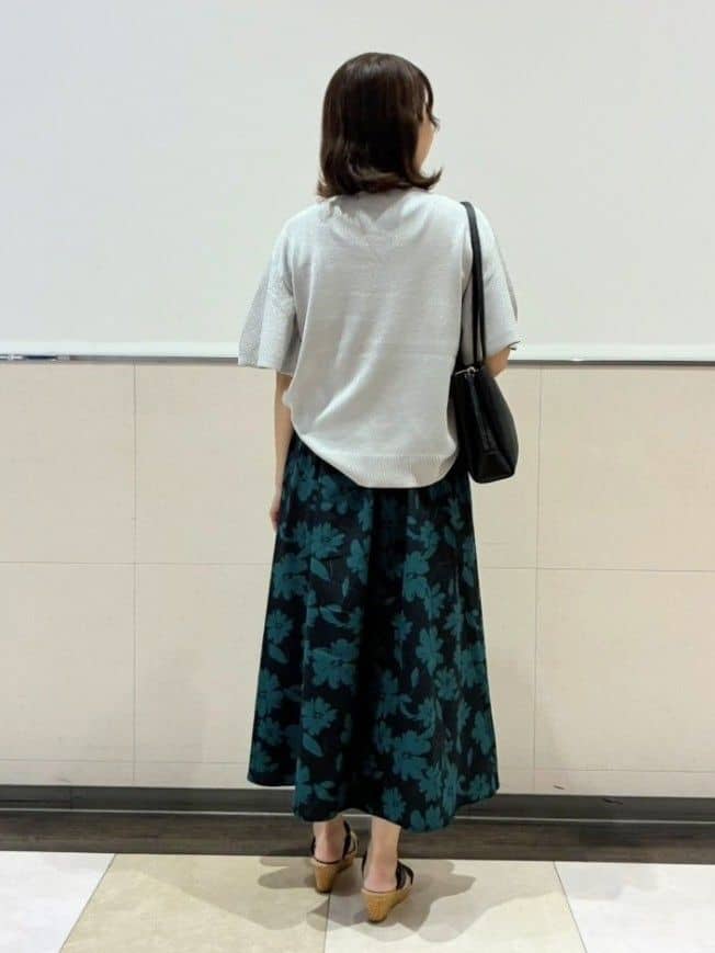 ジュンさんの「SHOO･LA･RUE｜【S-LL】二の腕はカバーして魅せる フレアスリーブニット」を使ったコーディネート