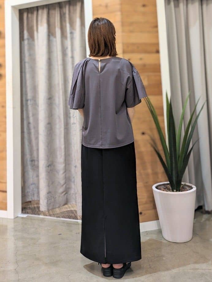  E.Yさんの「THE SHOP TK｜アシメケープ風プルオーバー【接触冷感/洗濯機OK】」を使ったコーディネート
