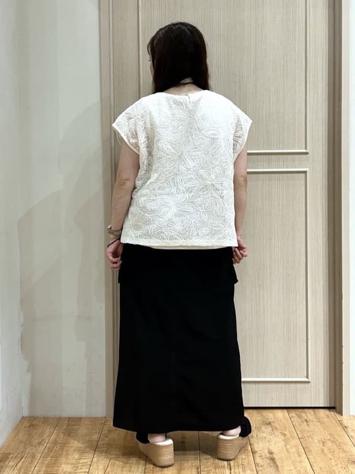 kanaさんの「SHOO･LA･RUE｜【2点セット】刺繍レーストップス」を使ったコーディネート