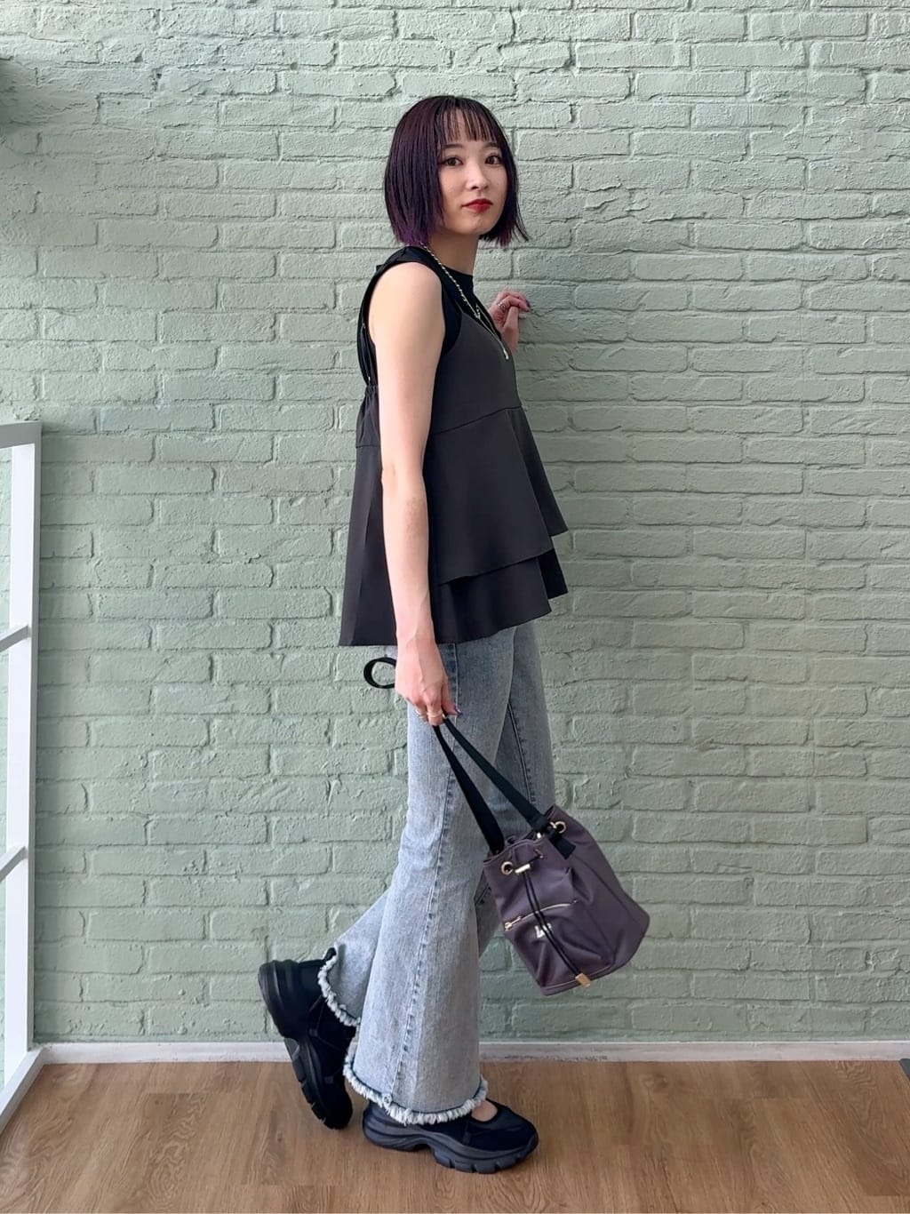 𝐜𝐡𝐢𝐤𝐚さんの「SHOO･LA･RUE｜【S-LL/セットアップ可/ひんやり】女性らしさ溢れる ティアードキャミソール」を使ったコーディネート