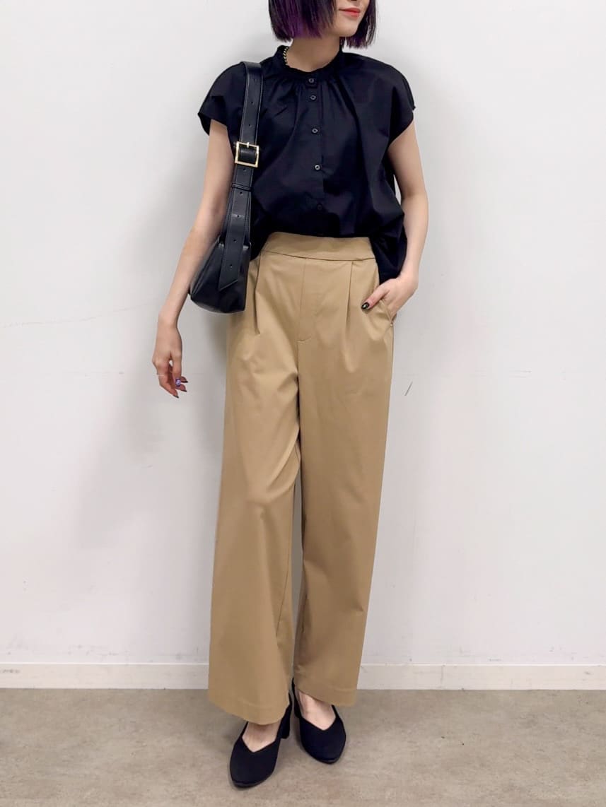 𝐜𝐡𝐢𝐤𝐚さんの「SHOO･LA･RUE｜【洗える/S-LL】プチフリル襟が女性らしい フレンチスリーブシャツ」を使ったコーディネート