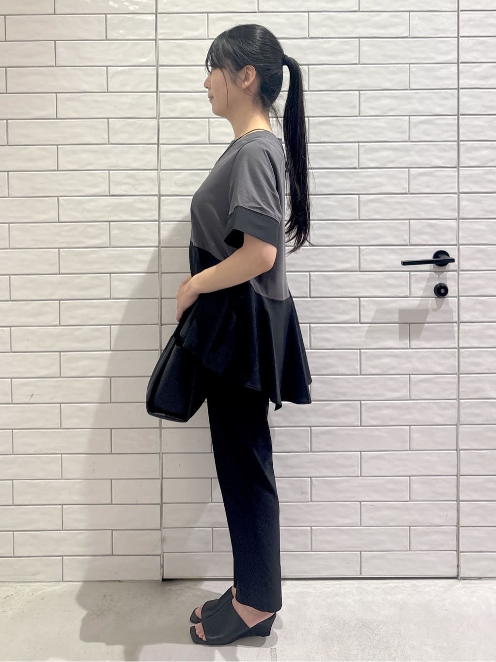 ayumiさんの「OPAQUE.CLIP｜配色フハクドッキングペプラムトップス【洗濯機洗い可／抗ピル】」を使ったコーディネート