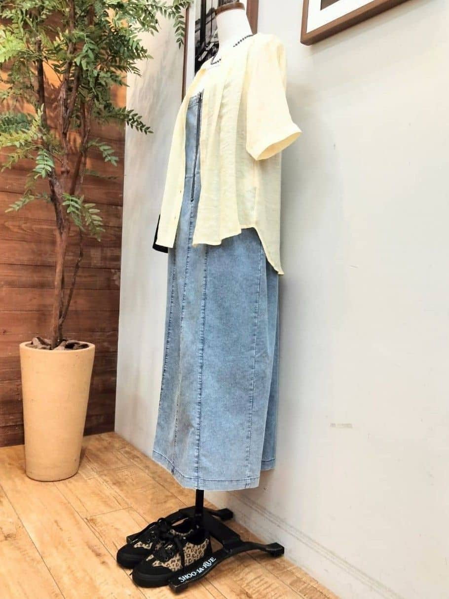 うっちーさんの「SHOO･LA･RUE｜◆【S-LL/2点セット】着るだけでコーデが決まる 麻調5分袖ブラウス＋タンクトップ」を使ったコーディネート
