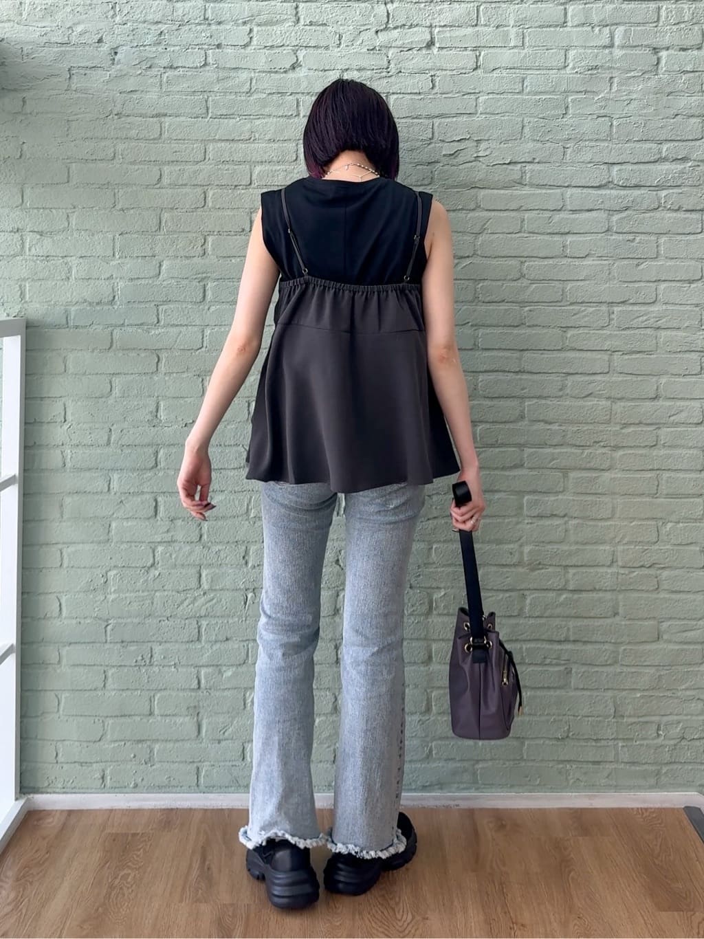 𝐜𝐡𝐢𝐤𝐚さんの「SHOO･LA･RUE｜【S-LL/セットアップ可/ひんやり】女性らしさ溢れる ティアードキャミソール」を使ったコーディネート