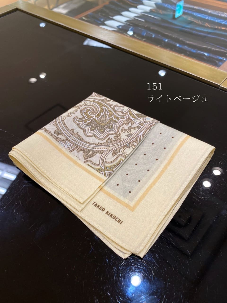 小南大和さんの「TAKEO KIKUCHI｜パターンブロッキング プリントハンカチ」を使ったコーディネート