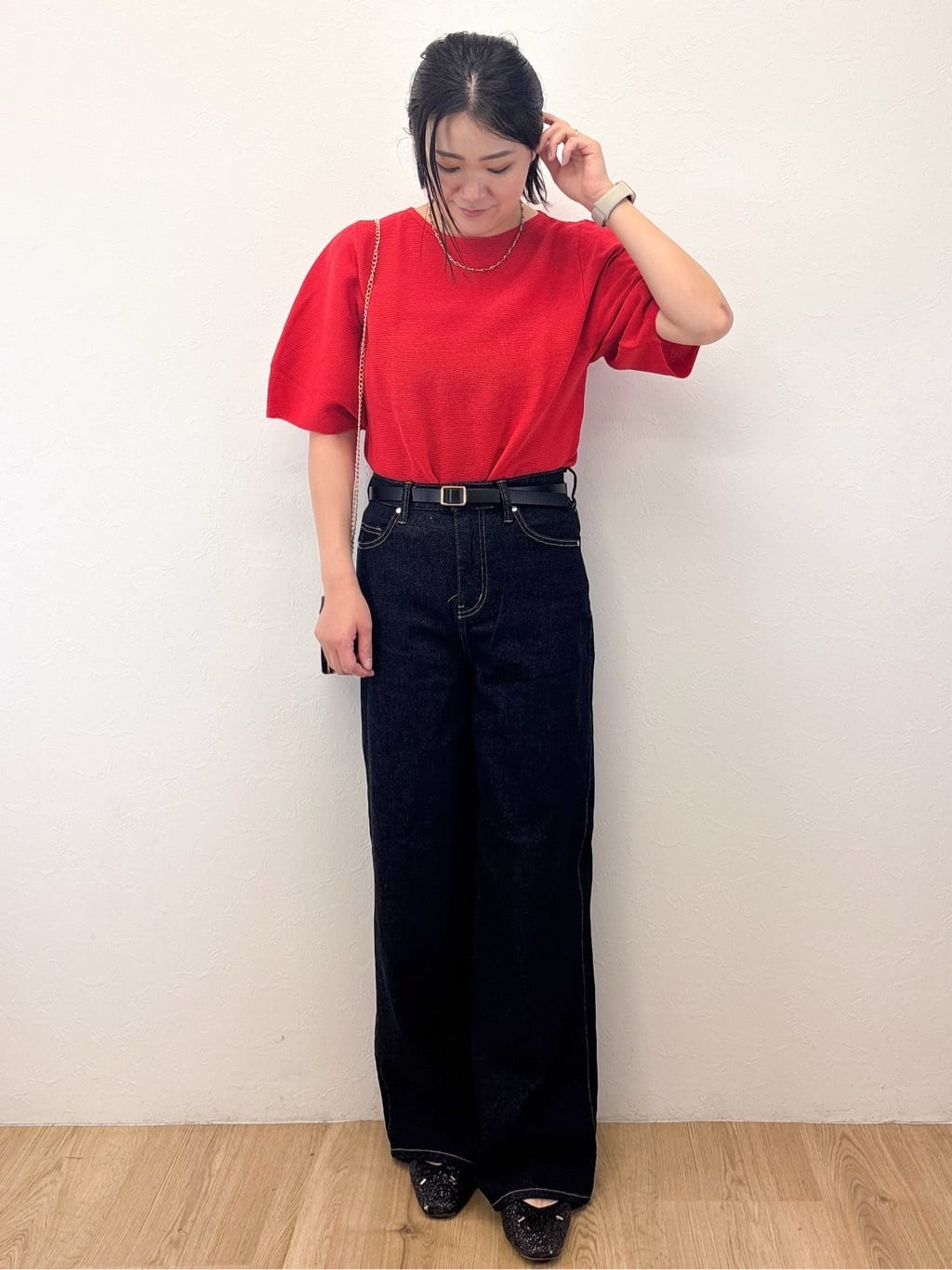 Takeさんの「OPAQUE.CLIP｜スパンコールラメVネックニット【洗える】」を使ったコーディネート