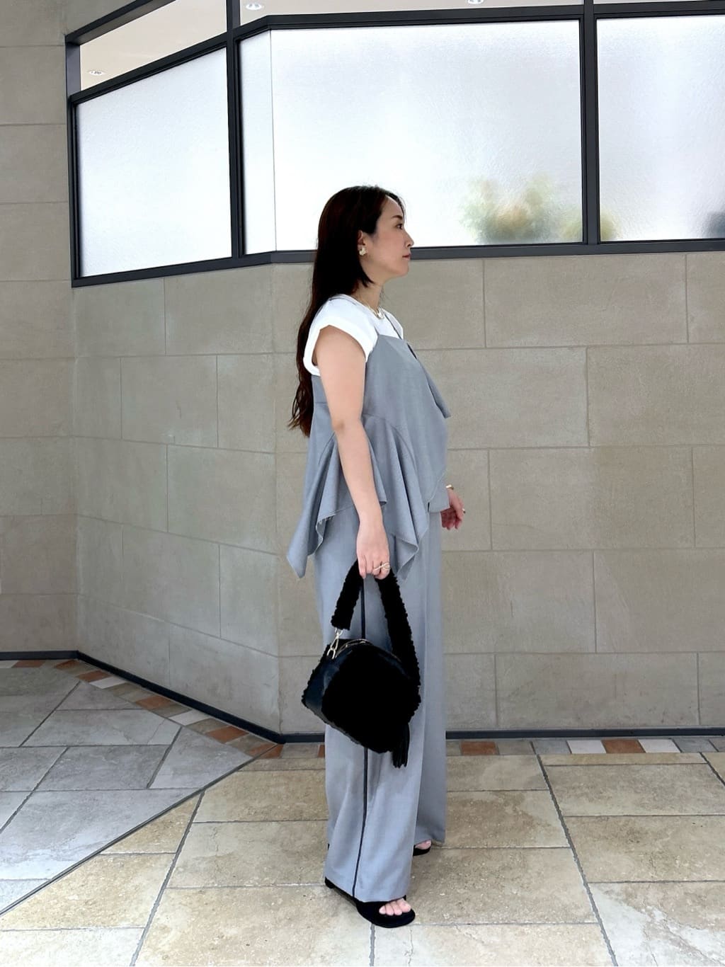 よねさんの「INDIVI｜【セットアップ可能】サキソニーサイドラインパンツ」を使ったコーディネート