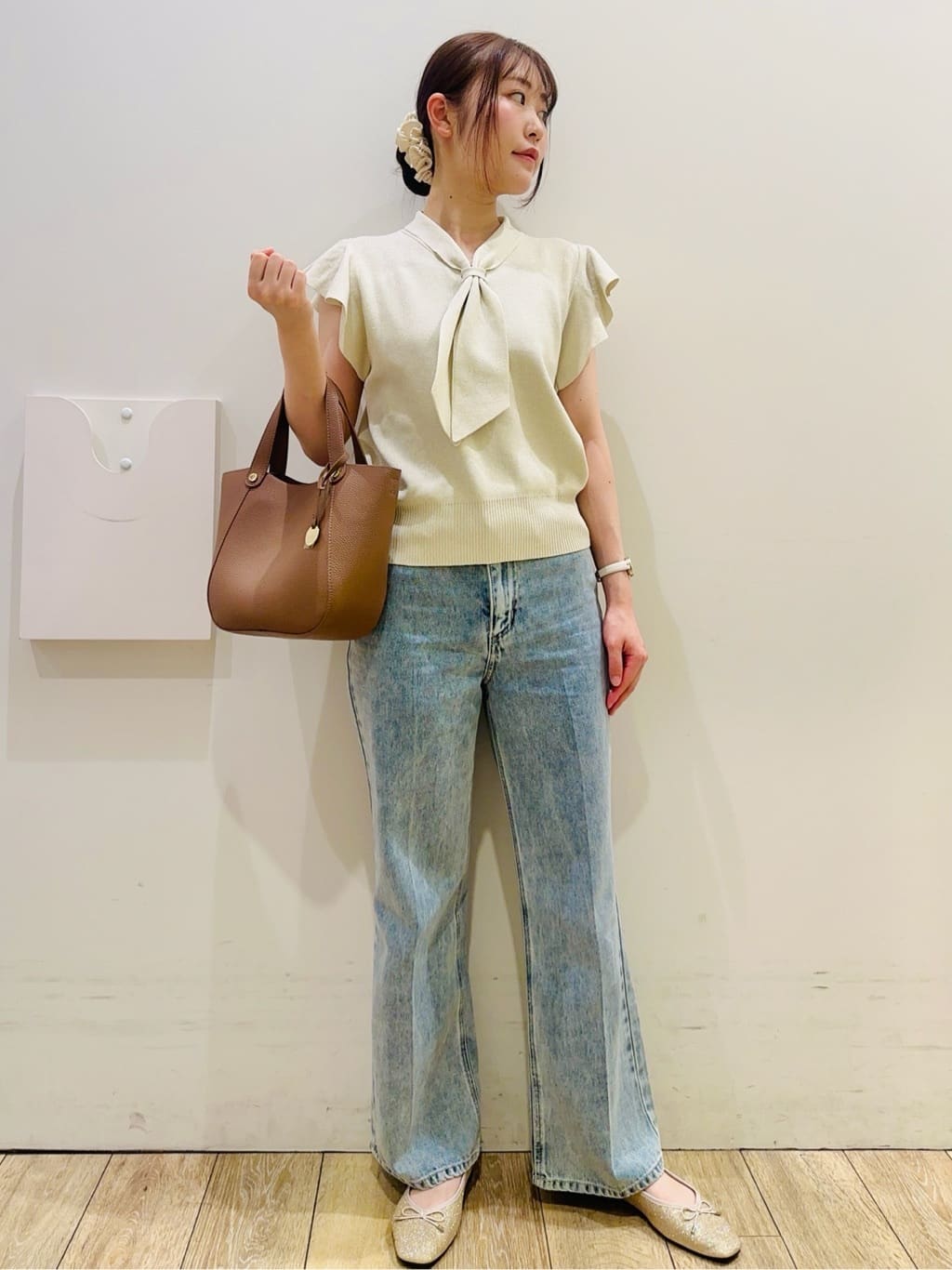 MOMOさんの「index｜フレアスリーブボウタイニット【洗濯機洗い可／接触冷感／抗ピル】」を使ったコーディネート