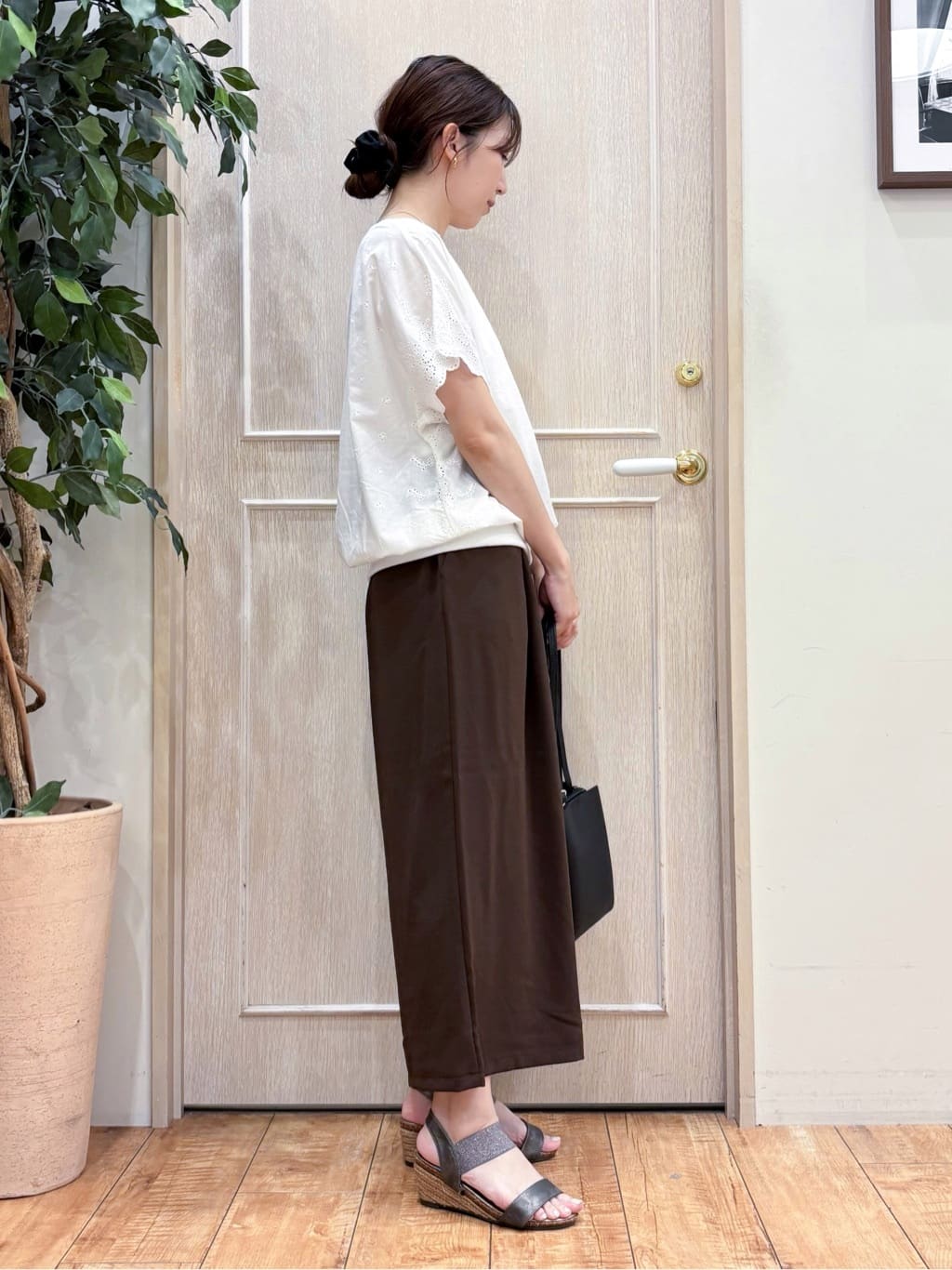 なみさんの「SHOO･LA･RUE｜スカラップ刺繍レースが目を惹く ドルマントップス」を使ったコーディネート