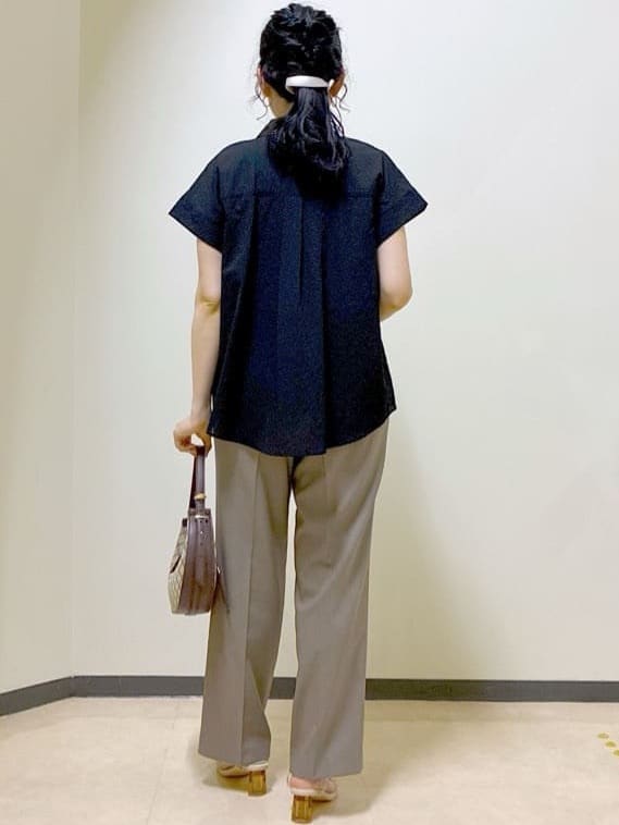  beni_gingerさんの「Reflect｜【二の腕さりげなくカバー】シャツ衿オフボディブラウス」を使ったコーディネート