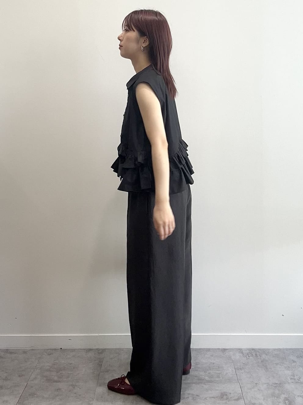 RINAさんの「OPAQUE.CLIP｜《Can Cam掲載》裾ラッフルフリルシャツ【洗濯機洗い可】」を使ったコーディネート