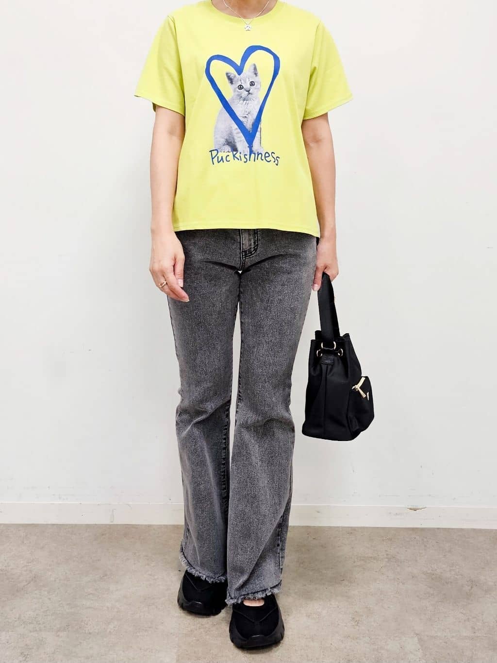 ゆゆさんの「SHOO･LA･RUE｜【S-LL/ひんやり/汗ジミ軽減/UVカット】グラフィックアソートTシャツ」を使ったコーディネート