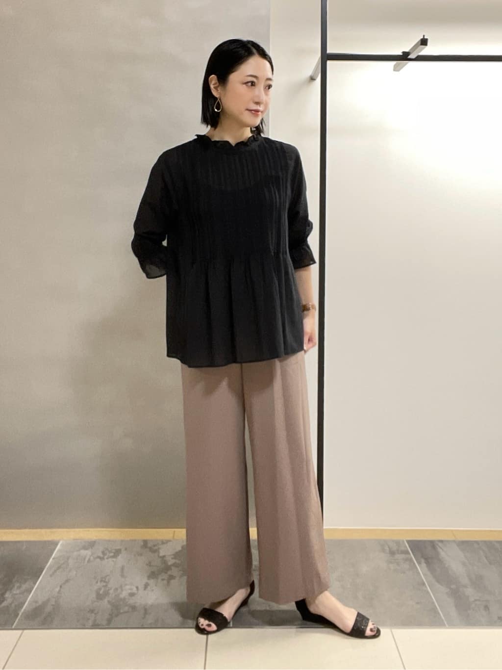 shihoさんの「INDIVI｜【洗える/コットン】ピンタックシアーブラウス」を使ったコーディネート