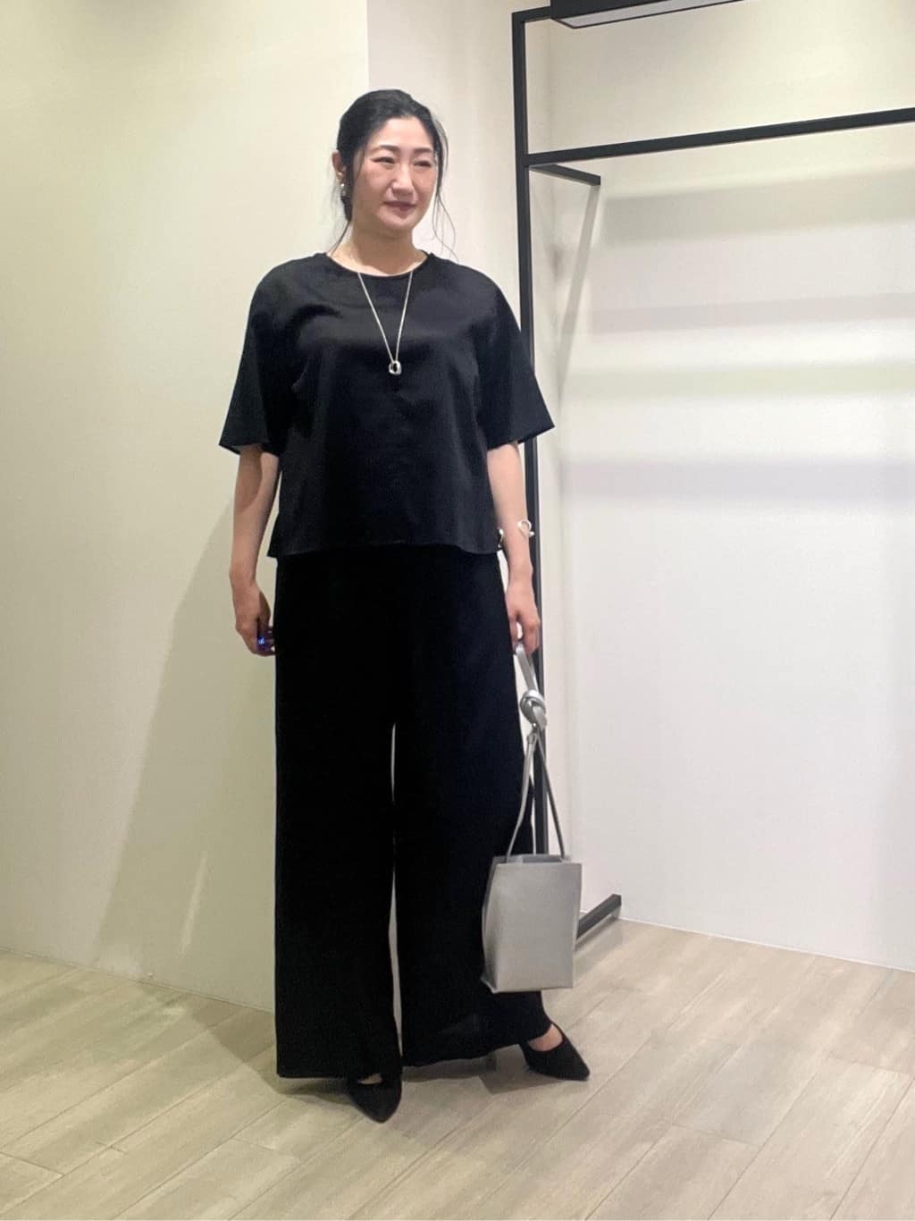 TOMOMIさんの「INDIVI｜クロスバングル」を使ったコーディネート
