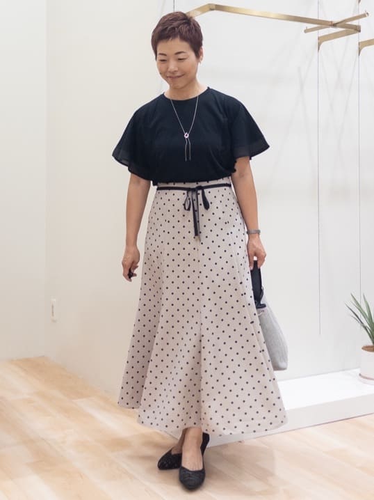 シュウコさんの「grove｜ドットで華やぐ　軽やかマーメイドスカート」を使ったコーディネート