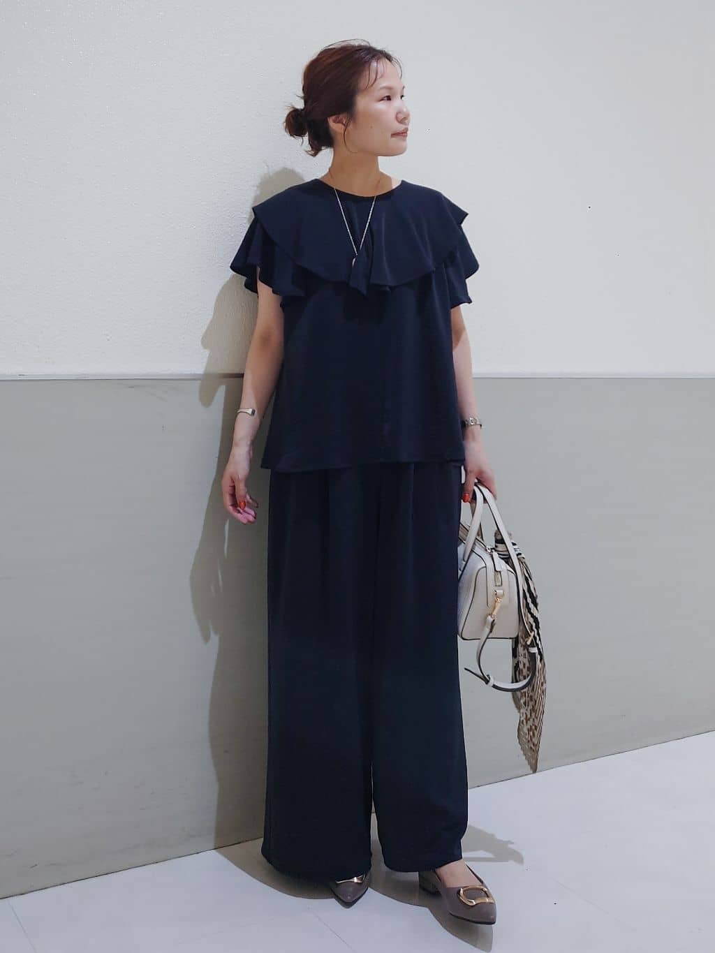maruさんの「THE SHOP TK｜【ONOFF活躍】フリルデザインブラウス/セットアップ可」を使ったコーディネート