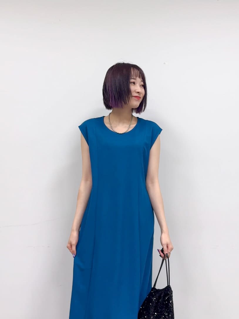 𝐜𝐡𝐢𝐤𝐚さんの「SHOO･LA･RUE｜【S-LL/ひんやり】切替ラインですっきりと 1枚で着られるロングワンピース」を使ったコーディネート