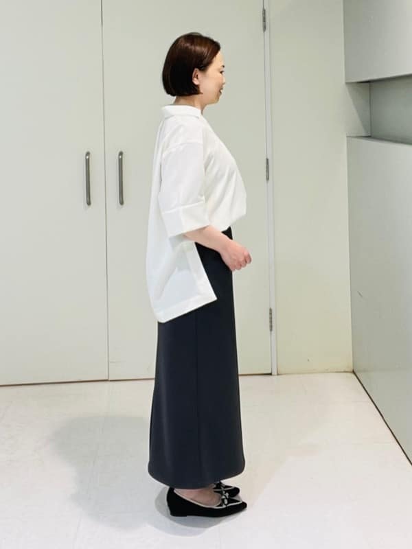 yuka.fさんの「UNTITLED｜【UVカット/接触冷感/吸水速乾/ゆったり】V開きネックシャツ」を使ったコーディネート